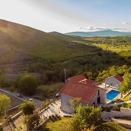 Marija With Heated Pool * Trilj